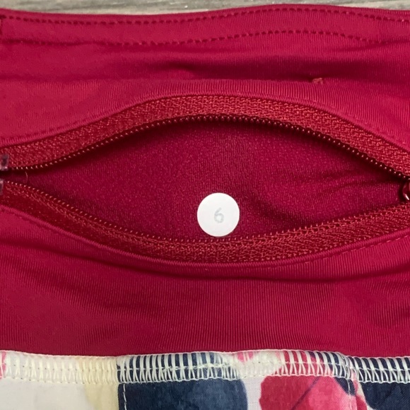 Lululemon Pace Setter Inky Floral Bumble Berry 6 - Picture 8 of 14